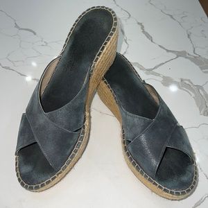 Great Andre Assous Navy Suede Wedges! Size 8.5